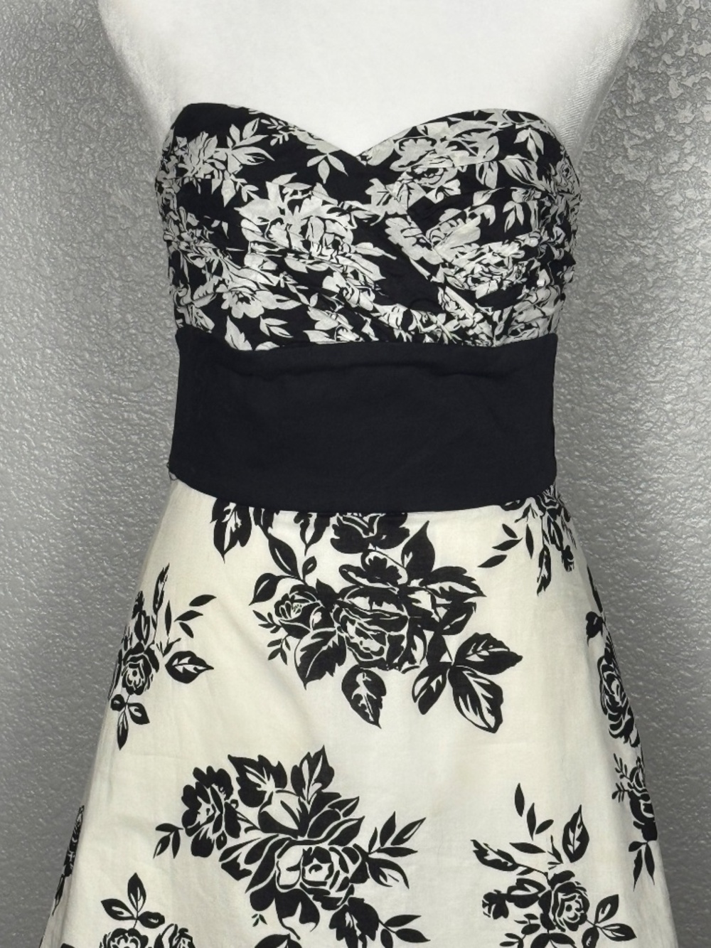 White House Black Market Strapless Black & White A Line Fit & Flare Size 6 - Picture 4 of 11